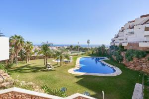 een afbeelding van een zwembad in een resort bij Apartamento Balcon De Nerja I in Nerja