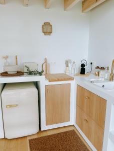 Kuchyň nebo kuchyňský kout v ubytování La Cabane LeLa