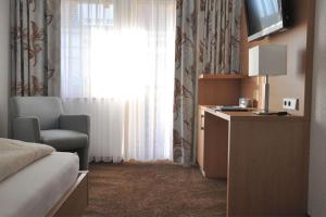 Kuchyň nebo kuchyňský kout v ubytování Hotel-Pension-Jasmin