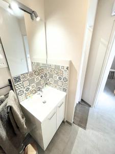 Kúpeľňa v ubytovaní Studio bien équipé avec clim Proche gare et centre-ville