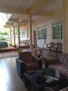 Ruang duduk di Dudley's Family Resort