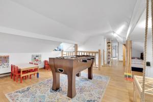 a living room with a ping pong table in it at Chalet du lac avec SPA privé, wifi, BBQ et SUP in Saint Adolphe D'Howard