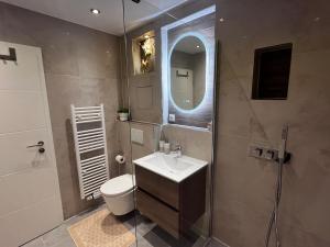 Ένα μπάνιο στο Apartment AS mit Balkon +17 φωτογραφίες