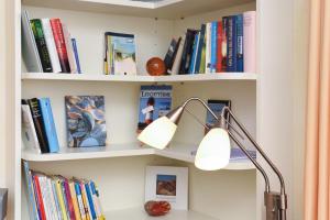 Η βιβλιοθήκη της παραθεριστικής κατοικίας