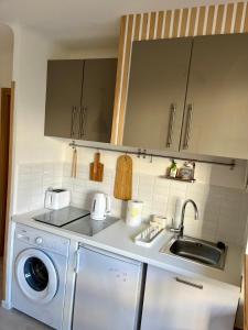 Kuchyň nebo kuchyňský kout v ubytování Cozy appartement en centre-ville