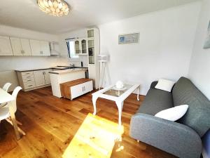 Kuchyň nebo kuchyňský kout v ubytování Apartmány U Obory