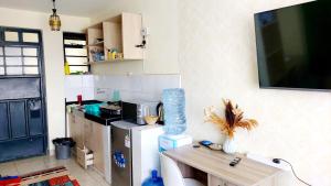Kuchyň nebo kuchyňský kout v ubytování Jays staycation Syokimau + 13 fotografií