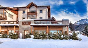 Üldine mäevaade või majutusasutusest Hotel Fanes pildistatud vaade