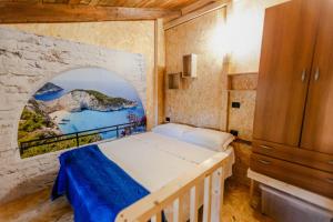 a bedroom with a bed and a view of the ocean at Mini casa a 30 mt dalla spiaggia in Catania