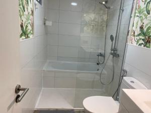 A bathroom at Mar y Playa de Martín, 2B