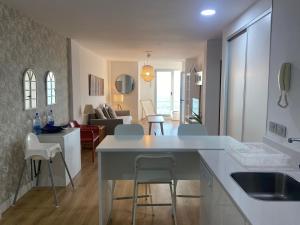 A kitchen or kitchenette at Mar y Playa de Martín, 2B
