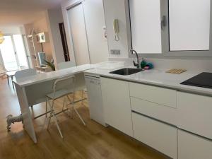 A kitchen or kitchenette at Mar y Playa de Martín, 2B