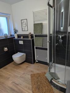 Ένα μπάνιο στο Ferienwohnung Grüne Auszeit