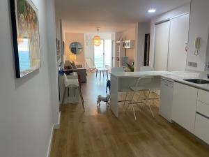 A kitchen or kitchenette at Mar y Playa de Martín, 2B