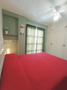 Posteľ alebo postele v izbe v ubytovaní Cozy apartment + parking Playa San Juan