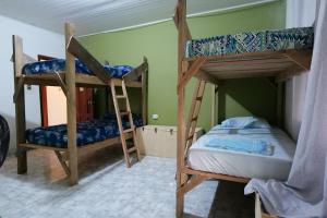 Voodi või voodid majutusasutuse Nomada Hostel toas