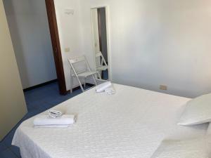 A bed or beds in a room at Mar y Playa de Martín, 2B