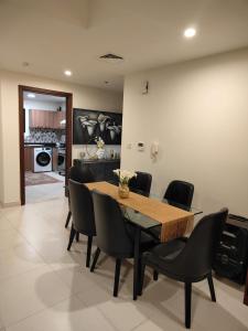 Setusvæði á Modern Space in Prime Location +7 myndir