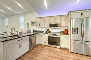 Gallery image of Near Kanawha River Unique Renovated Home with Yard! in Glen Ferris +17 photos