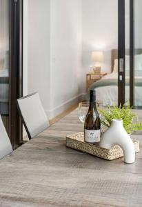 LUXE - Location, Style, Space in the heart of town客房内的一张或多张床位