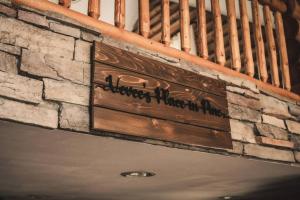 Imagen de la galería de Charming Log AFrame in Pine, en Pine