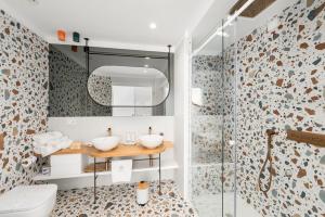 a bathroom with two sinks and a shower at Albergo Dipinto BaccoFurore in Furore