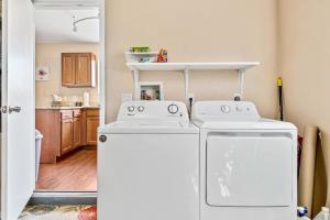 Imagen de la galería de 3BR Coastal Escape Near Beaches, Golf, Shops, en North Port