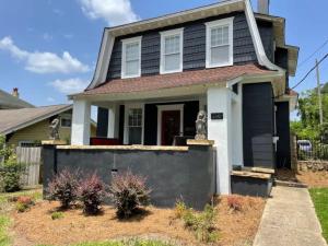 Gallery image of Downtown Birmingham Modern 2-Bedroom Gem in Birmingham +11 photos