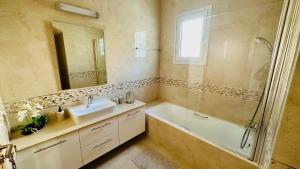 Koupelna v ubytování Luxury Paradise Villa