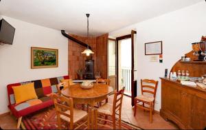 a living room with a table and a couch at Casa Perni in Buccheri