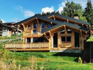 a large wooden house with a large porch at Chalet cozy à 4* avec cheminée, WiFi, et balcon proche des pistes aux Gets - FR-1-598-89 in Les Gets