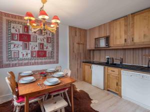 Fotografia z galérie ubytovania Appartement cosy à Courchevel - Accès skis, casier à skis, 5 pers - FR-1-563-124 v destinácii Courchevel
