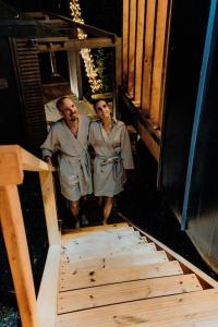 Hostia v ubytovaní Maroska Forest Cabin & Wellness
