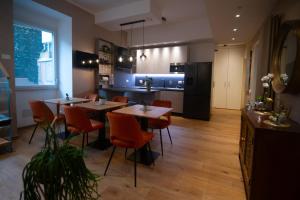 a restaurant with tables and chairs and a kitchen at La Dolce Vita Civitavecchia in Civitavecchia