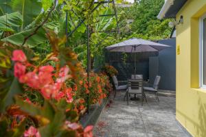 Taman di luar Sky & Ocean Villa +2 gambar