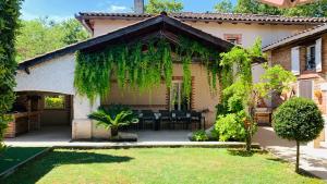 a patio in a house with plants at Chambres d'Hôtes Au Clos Saint Georges in Saint-Jory