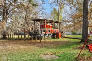 Κήπος έξω από το Shipwreck With Upper Deck & Kayaks & Canoes