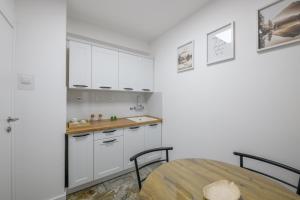 Kuchyň nebo kuchyňský kout v ubytování NAŠ Apartman