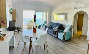 a living room with a table and a blue couch at Apartamento Canyelles playa in Roses