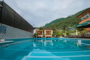 Majestic Lake Front Hotel & Suites 내부 또는 인근 수영장