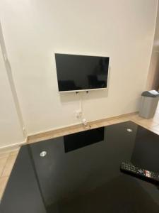 TV a/nebo společenská místnost v ubytování Le Beau-repaire de Sens