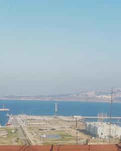 una vista de un gran cuerpo de agua en Darna tangier, en Tánger