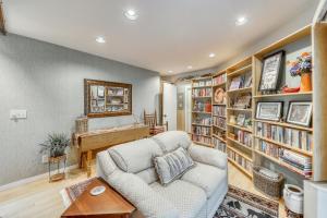 Perpustakaan di apartmen
