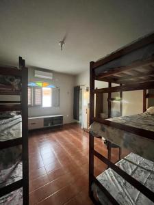 Ένα ή περισσότερα κρεβάτια σε δωμάτιο στο Kariri Hostel
