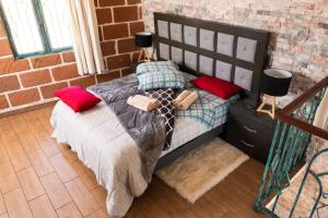 Katil atau katil-katil dalam bilik di Cabaña Amealco Encino +14 gambar