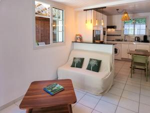 Cucina o angolo cottura di Ti Kay Paradi T1 - Accès plage direct