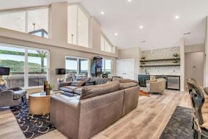 Posezení v ubytování Private Pool- Fitness Room- Golf Cart- Arcades- Expansive Decks- Elevator! Golf Car too!