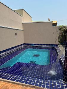 Πισίνα στο ή κοντά στο Casa grande com Piscina e Churrasqueira