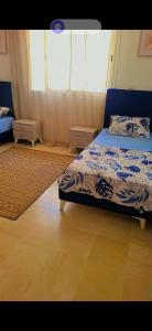 a bedroom with a bed and a large window at Maison indépendante in Hammamet Nord