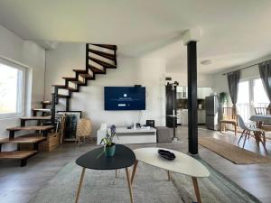 TV a/nebo společenská místnost v ubytování River House Zizi